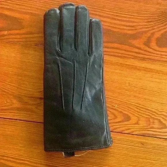 Isotoner Ladies New In Box Black Leather Gloves With Smart Touch Technology - Picture 5 of 7